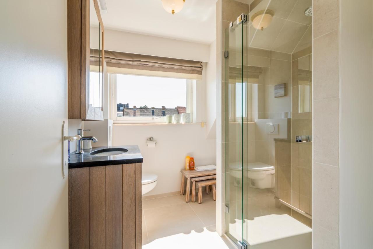 Spacious, Warm And Updated W Parking & Garden