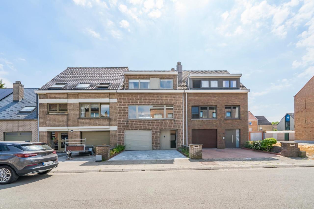 Spacious, Warm And Updated W Parking & Garden Appartement *